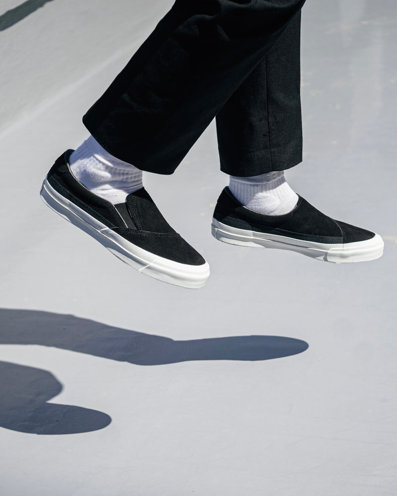 ASAHI BELTED SLIP-ON SUEDE - Black