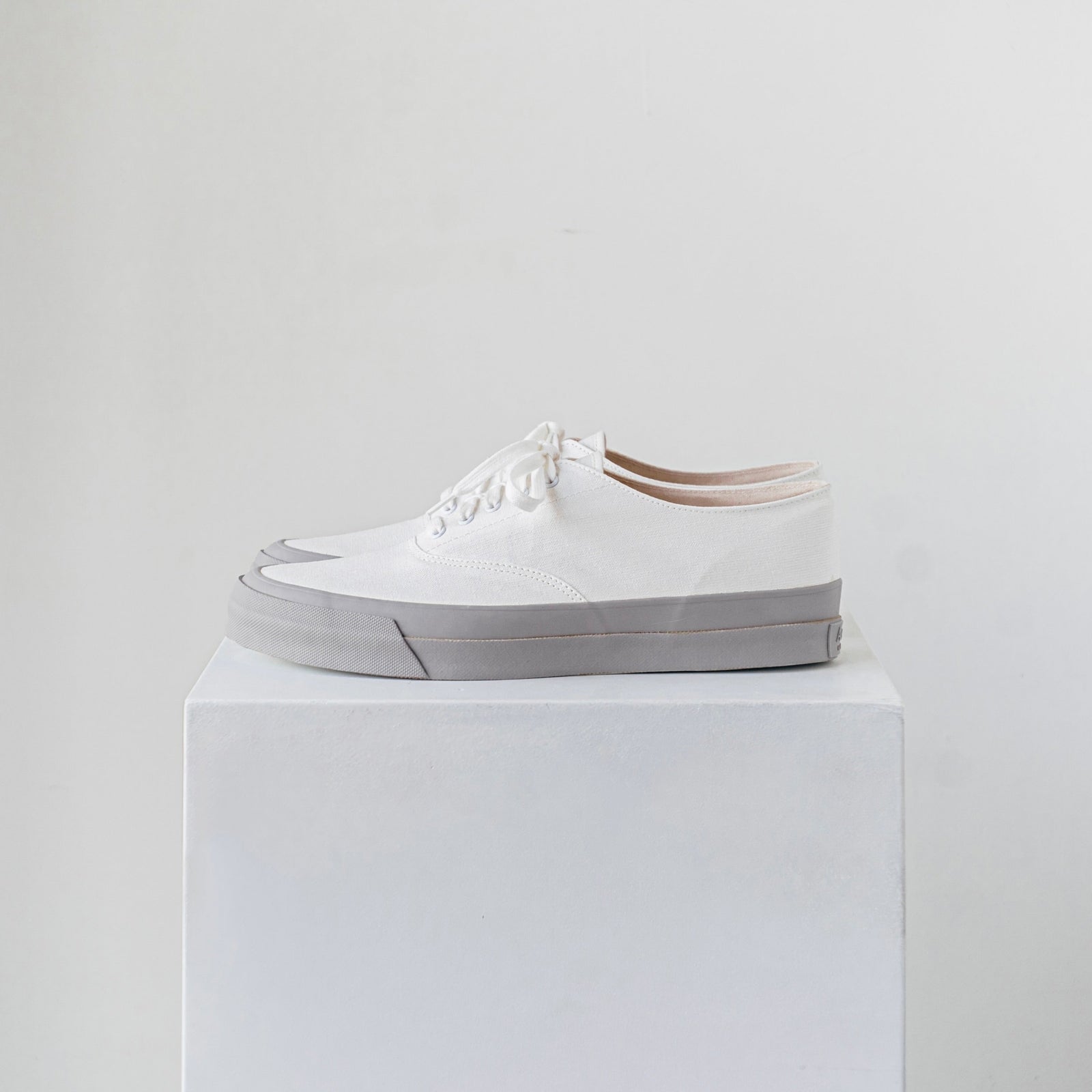 ASAHI DECK - White/Gray – PERSICA