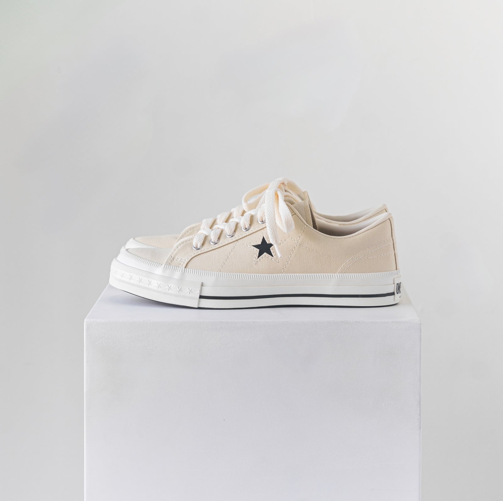 ONE STAR J VTG CANVAS - White – PERSICA